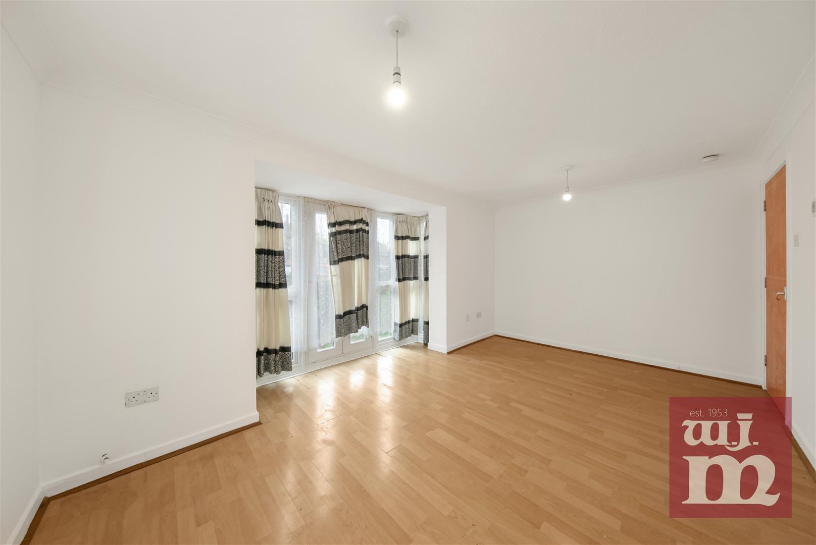 2 bed property in Lagonda House, Bow